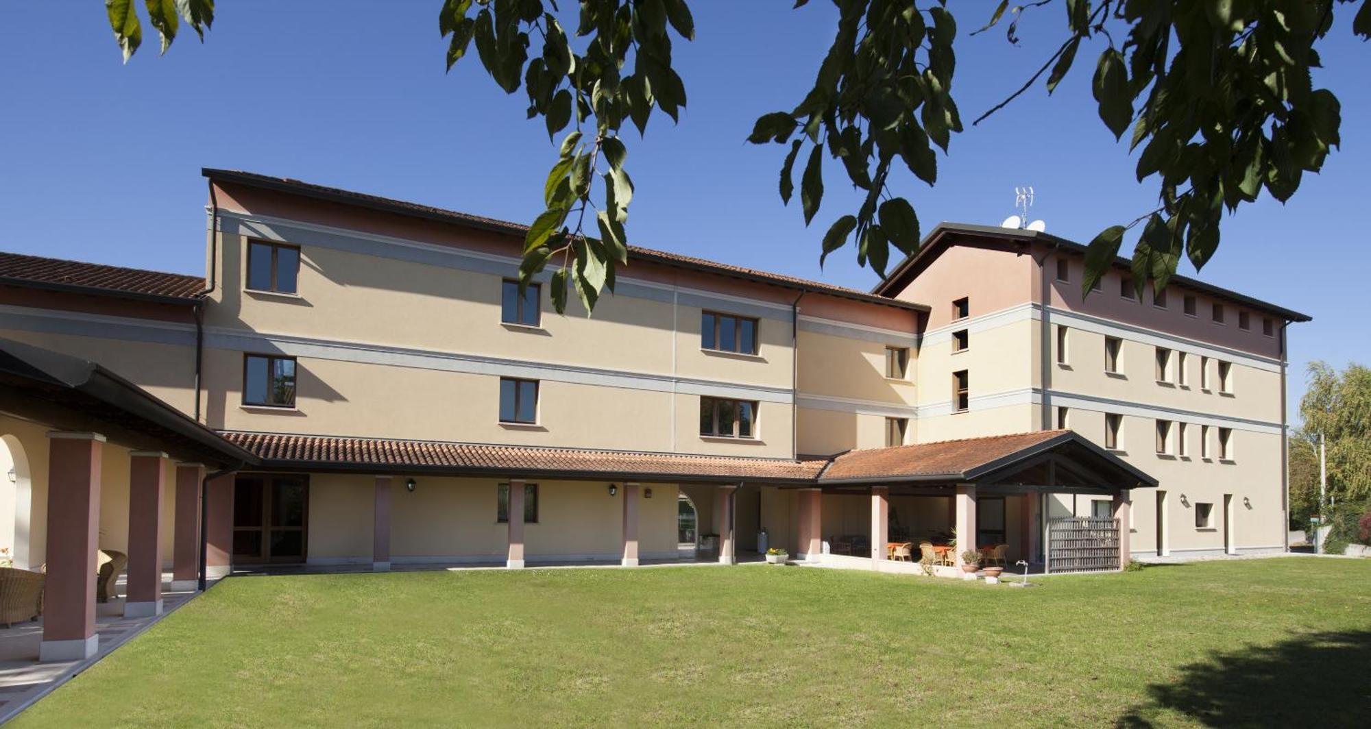 Hotel Naonis Cordenons ภายนอก รูปภาพ