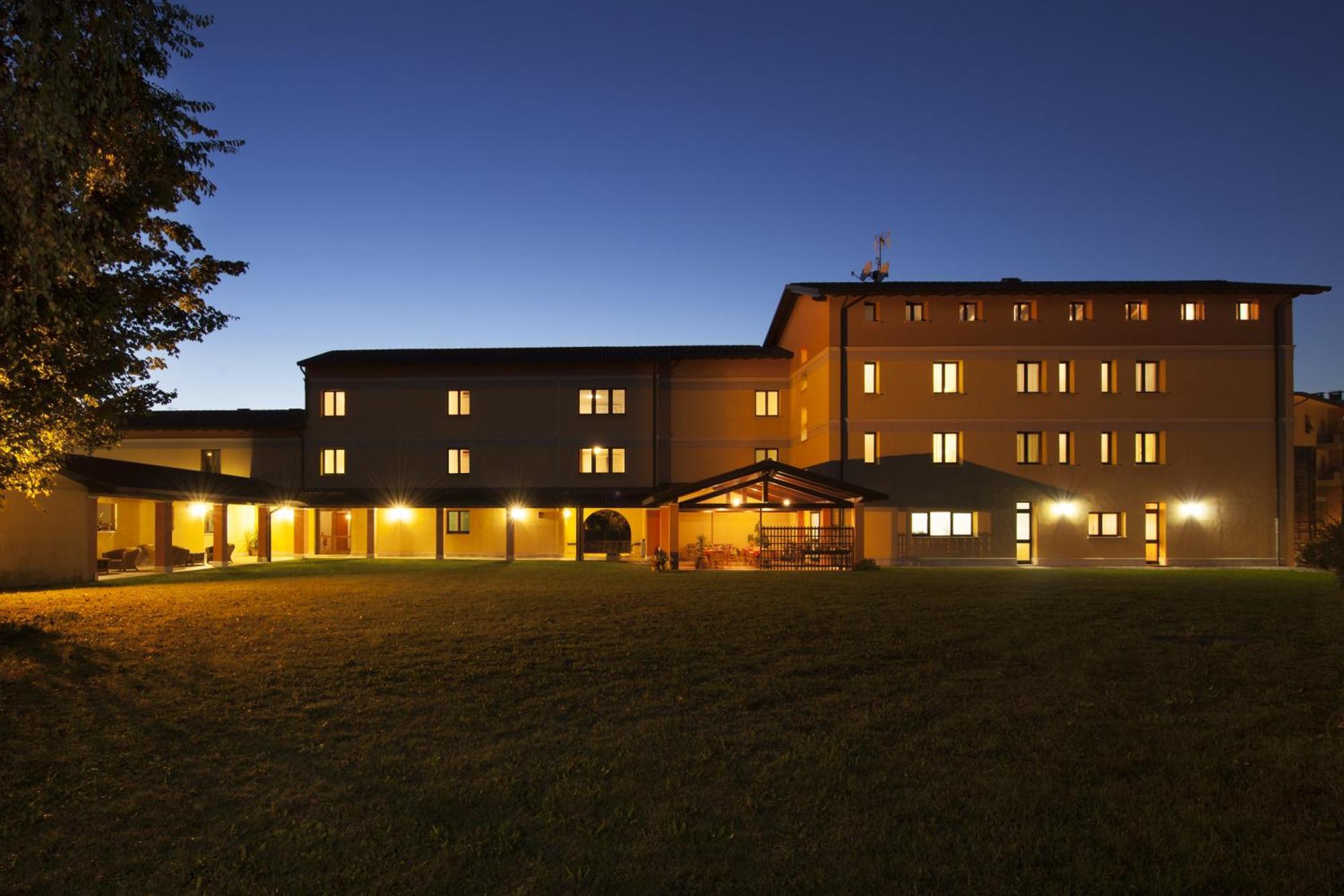 Hotel Naonis Cordenons ภายนอก รูปภาพ