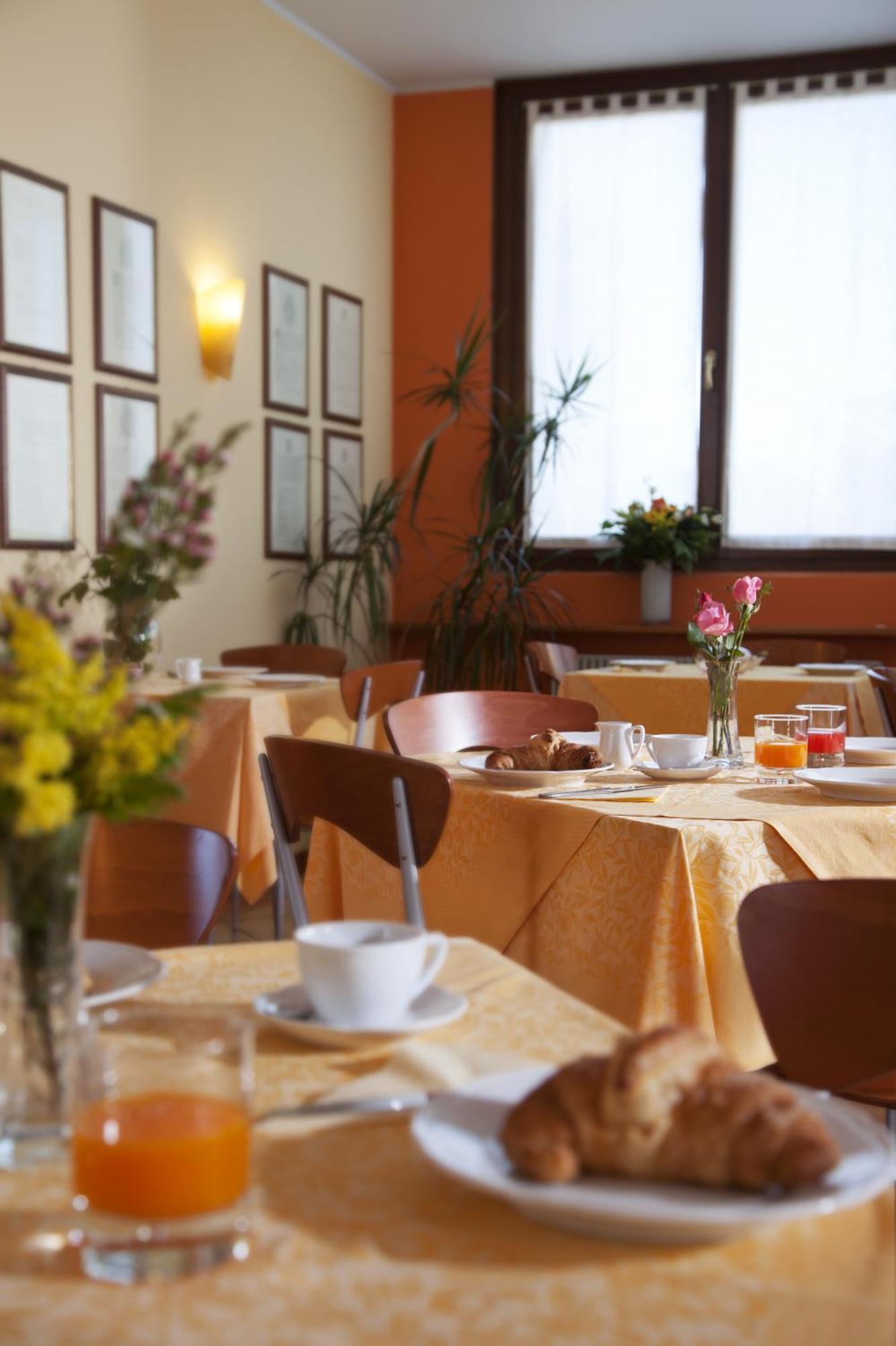 Hotel Naonis Cordenons ภายนอก รูปภาพ