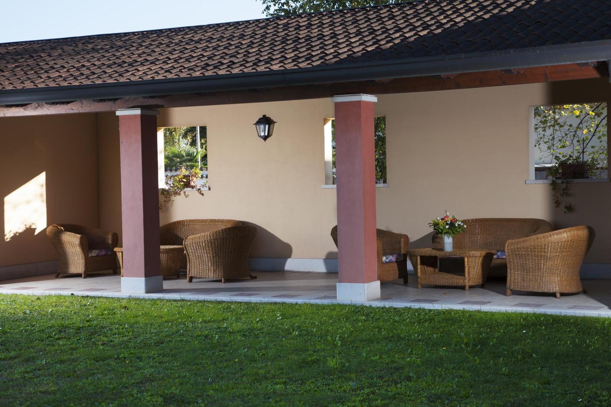 Hotel Naonis Cordenons ภายนอก รูปภาพ
