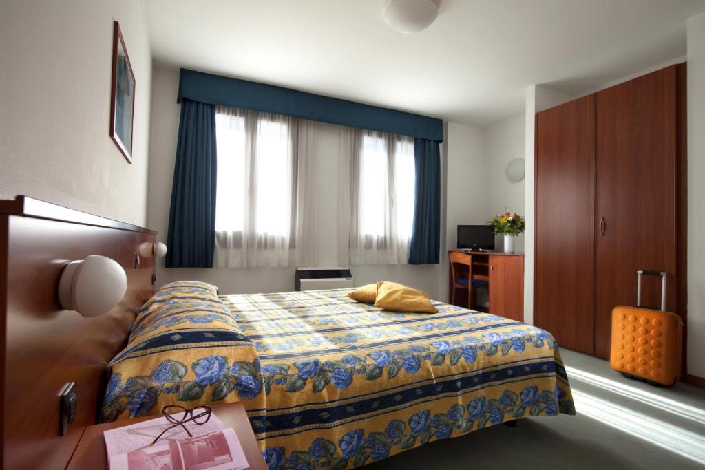 Hotel Naonis Cordenons ภายนอก รูปภาพ