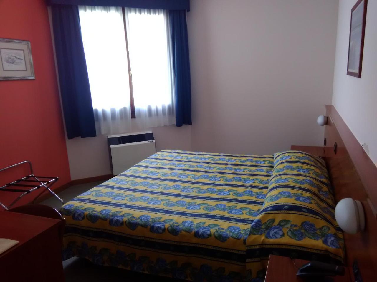 Hotel Naonis Cordenons ภายนอก รูปภาพ