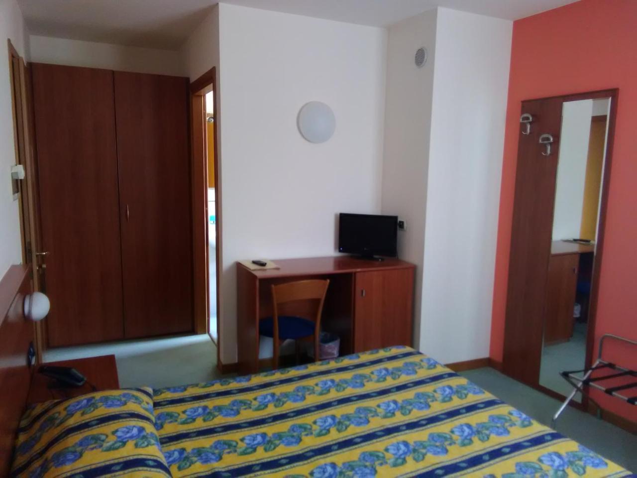 Hotel Naonis Cordenons ภายนอก รูปภาพ