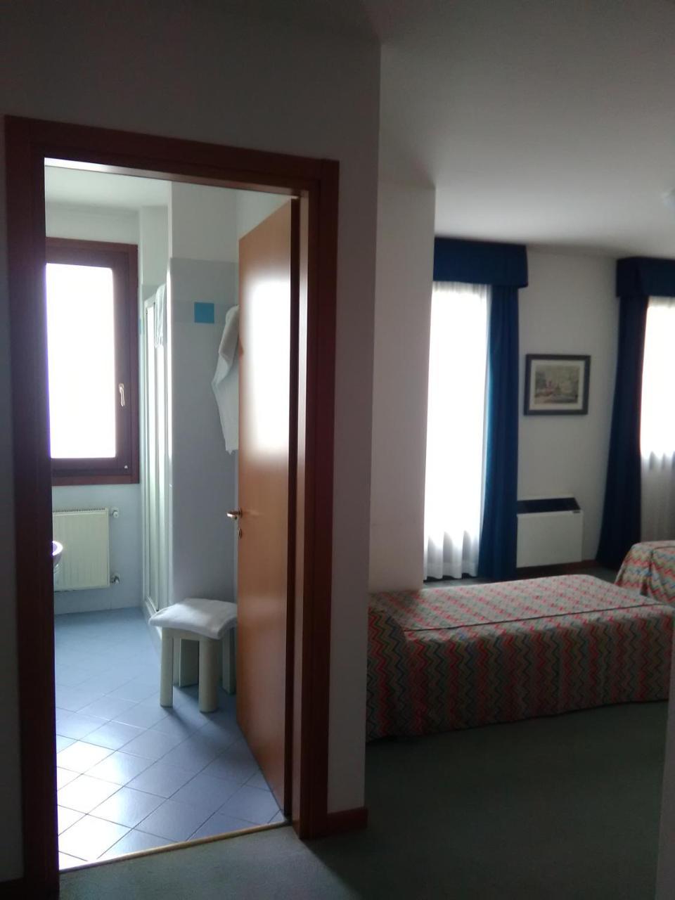 Hotel Naonis Cordenons ภายนอก รูปภาพ