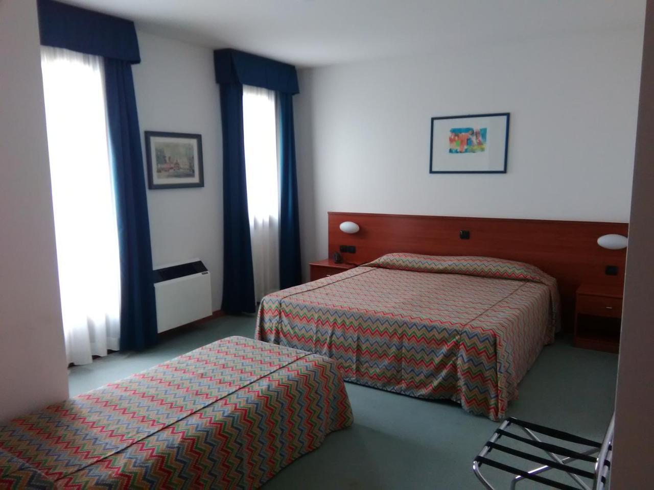 Hotel Naonis Cordenons ภายนอก รูปภาพ